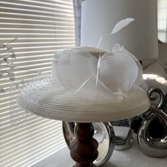 Elegant Cream Women's Hat with Veil - Picture 4 of 14